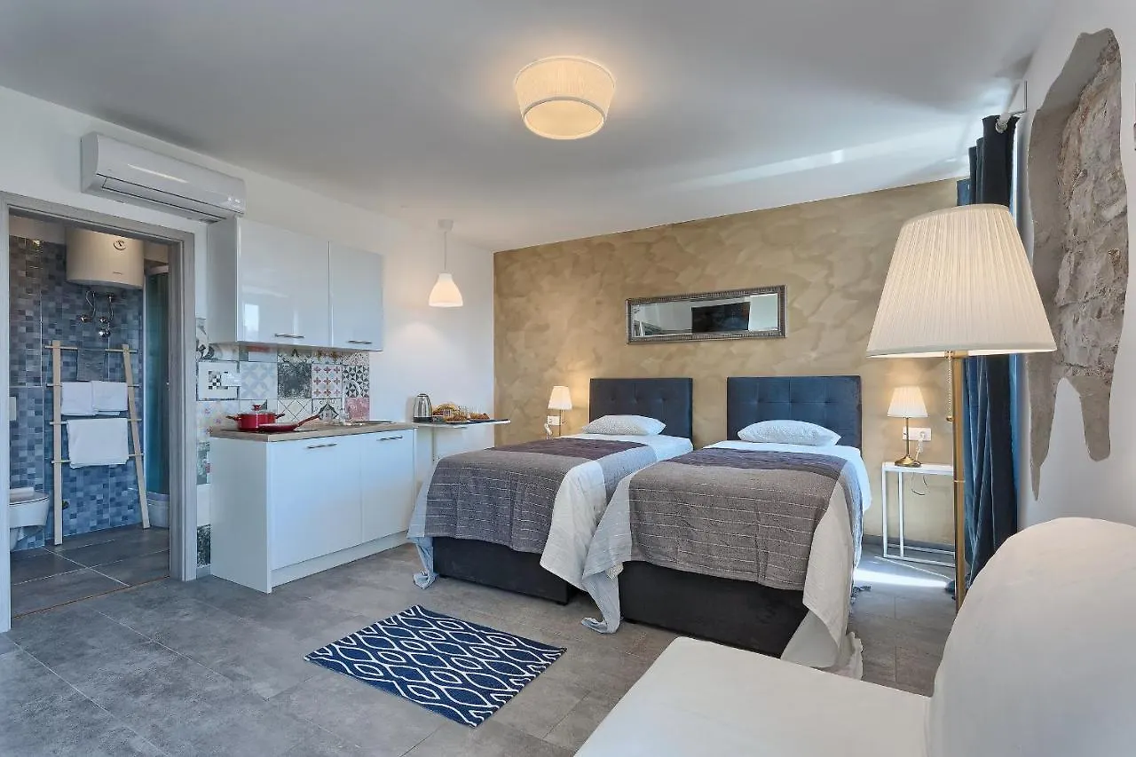 Luxury Flats In City Centre Pula 3*,