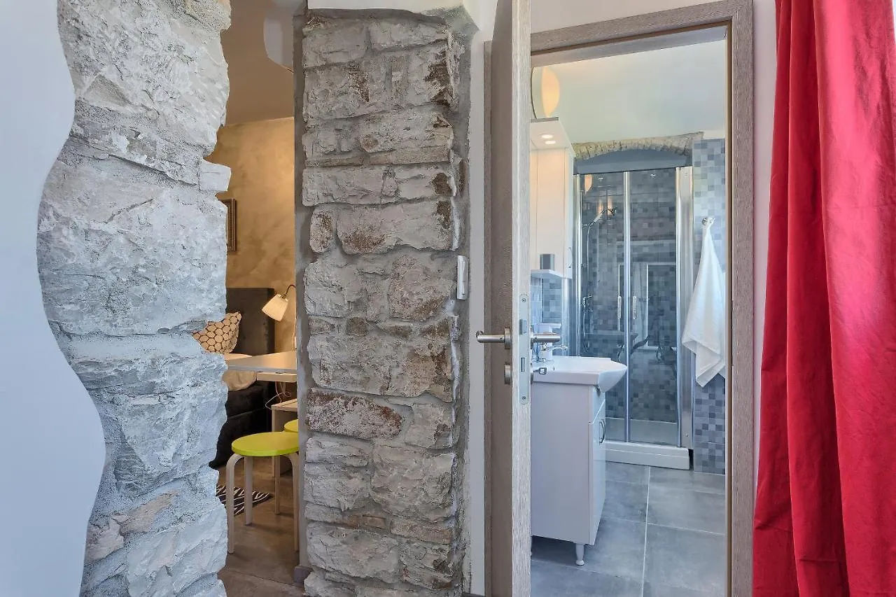 Luxury Flats In City Centre Pula 3*,