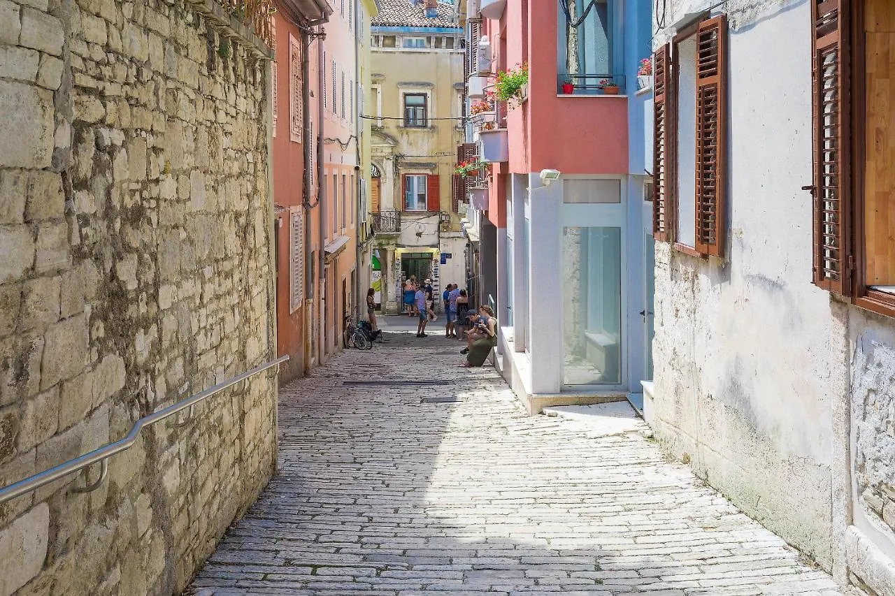 Luxury Flats In City Centre Pula 3*,