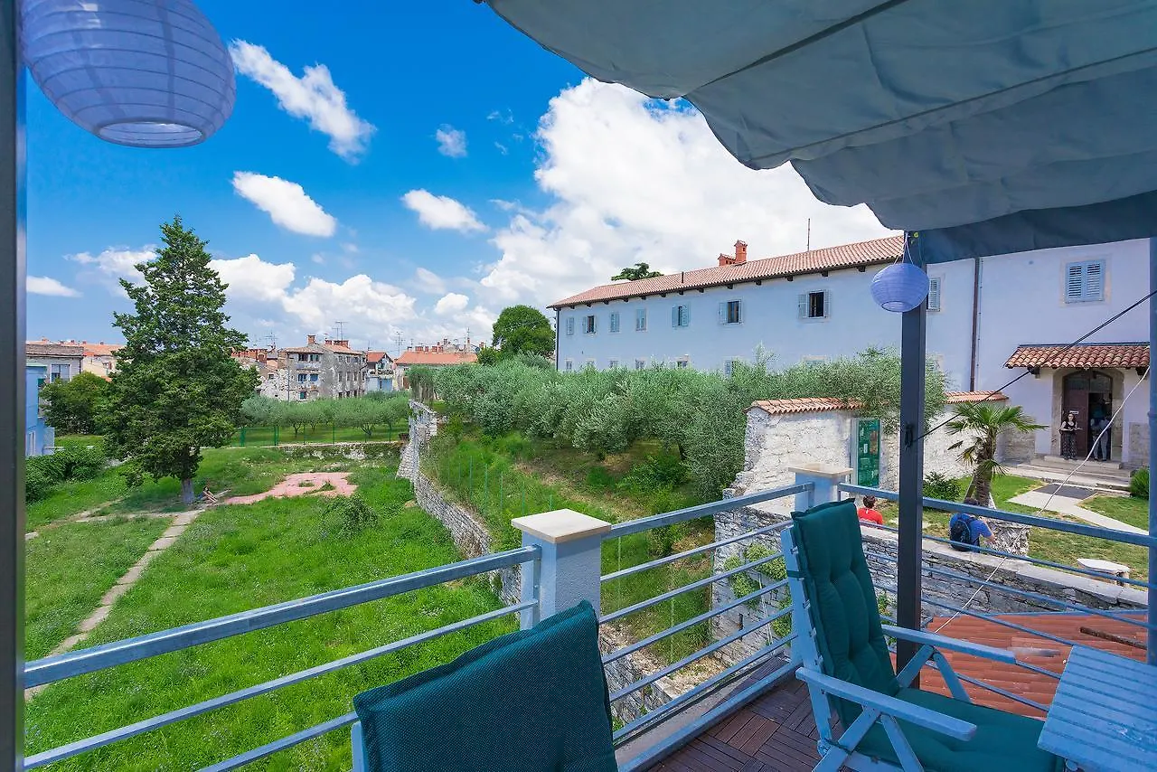 Luxury Flats In City Centre Pula 3*,